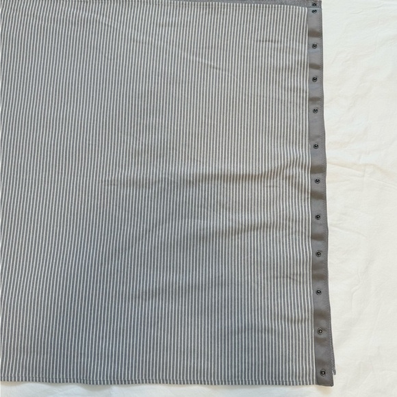 Lululemon Vinyasa Scarf Women’s Gray Striped – Multiway Snap Wrap Yoga Shawl - Picture 3 of 6